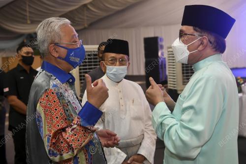 DATUK SERI ISMAIL SABRI YAAKOB