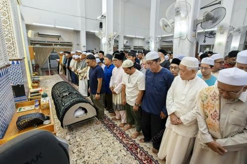 BEKAS PENGERUSI SPR MENIGGAL DUNIA