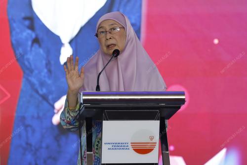 DATUK SERI DR WAN AZIZAH WAN ISMAIL