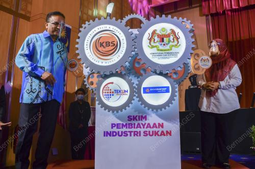 DATUK SERI REEZAL MERICAN NAINA MERICAN