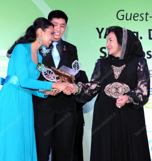 DATIN SERI ROSMAH MANSOR