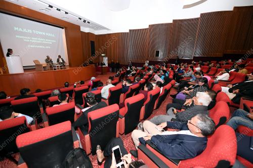 PTJ13_11112019_PM_TOWNHALL_BN201911056564