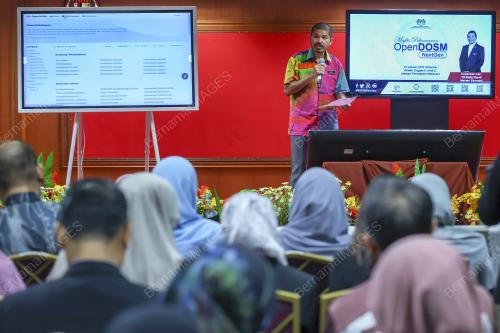 DATUK SERI DR MOHD UZIR MAHIDIN