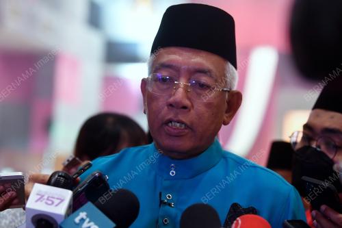DATUK SERI MAHDZIR KHALID