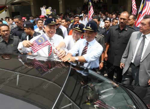 MOHD NAJIB TUN ABDUL RAZAK