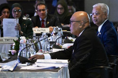 DATUK SERI ISMAIL SABRI YAAKOB