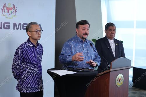 DATUK SERI AMIR HAMZAH AZIZAN