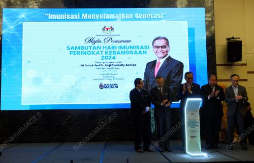 DATUK SERI DR DZULKEFLY AHMAD