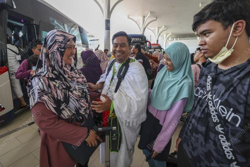 KEBERANGKATAN 670 PETUGAS HAJI 1444H