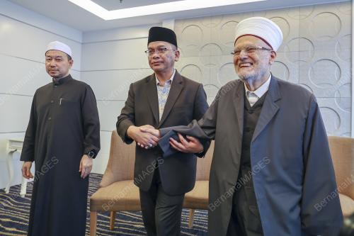 DATUK DR MOHD NA`IM MOKHTAR