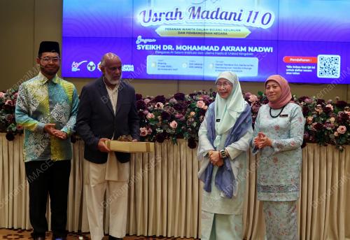 DATUK SERI DR WAN AZIZAH WAN ISMAIL
