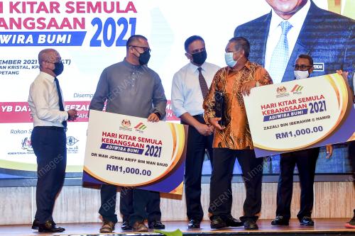 DATUK SERI REEZAL MERICAN NAINA MERICAN