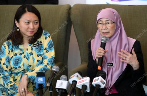 DATUK SERI DR WAN AZIZAH WAN ISMAIL