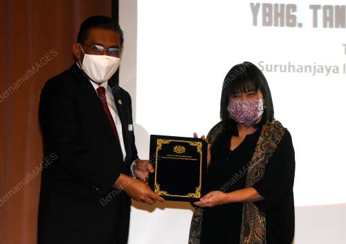 DATUK TAKIYUDDIN HASSAN