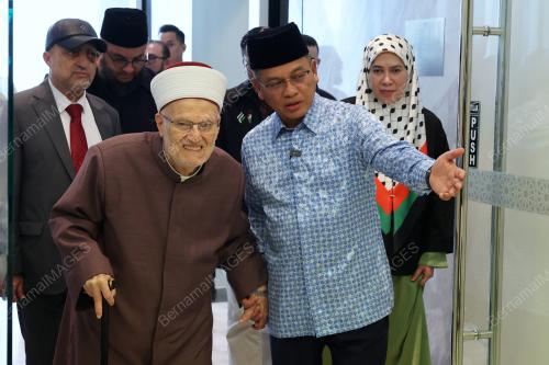 DATUK DR MOHD NA'IM MOKHTAR