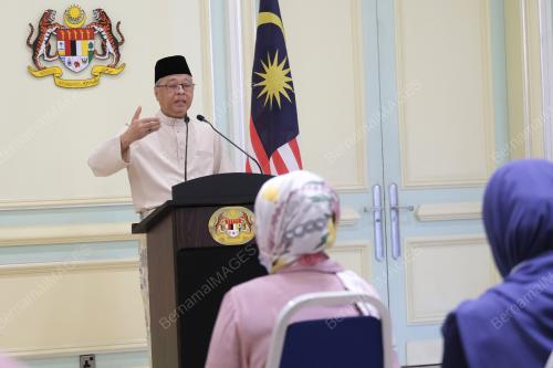 DATUK SERI ISMAIL SABRI YAAKOB