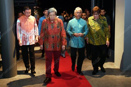 SULTAN SHARAFUDDIN IDRIS SHAH