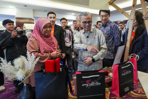 DATUK FAHMI FADZIL