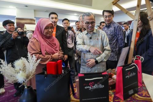 DATUK FAHMI FADZIL