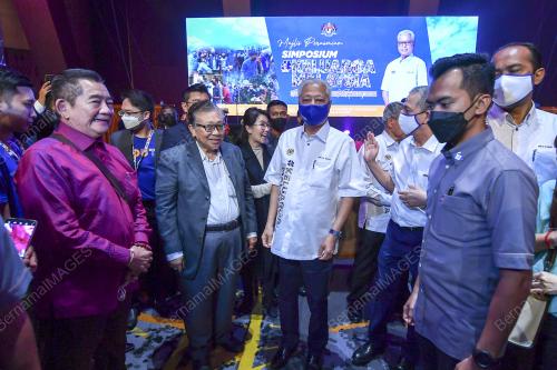 DATUK SERI ISMAIL SABRI YAAKOB
