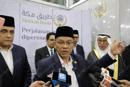 DATUK DR MOHD NA'IM MOKHTAR