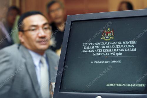 HISHAMUDDIN TUN HUSSEIN