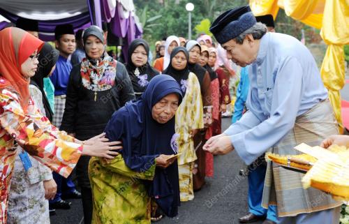 SULTAN SHARAFUDDIN IDRIS SHAH