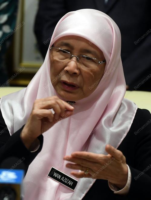 DATUK SERI DR WAN AZIZAH WAN ISMAIL