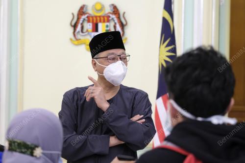 DATUK SERI ISMAIL SABRI YAAKOB