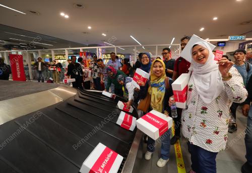 PENUMPANG MYAIRLINE KE SEJUTA