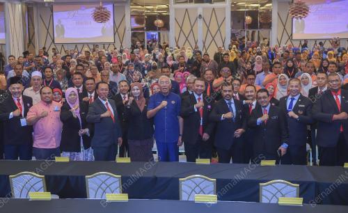 DATUK SERI MAHDZIR KHALID