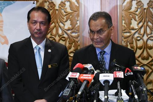 DATUK SERI DR DZULKEFLY AHMAD