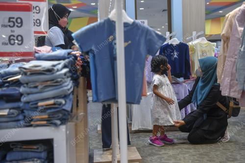 ANAK YATIM BELI BAJU RAYA