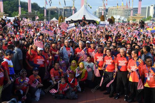 DATUK SERI ISMAIL SABRI YAAKOB
