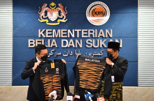 DATUK SERI FAIZAL AZUMU