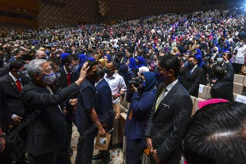 DATUK SERI ISMAIL SABRI YAAKOB