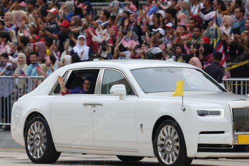 TUNKU AZIZAH AMINAH MAIMUNAH ISKANDARIAH