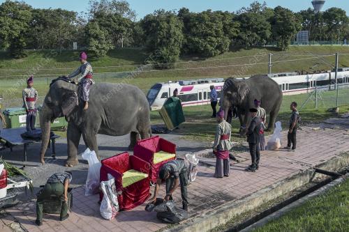 GAJAH - KEBERANGKATAN PULANG AGONG