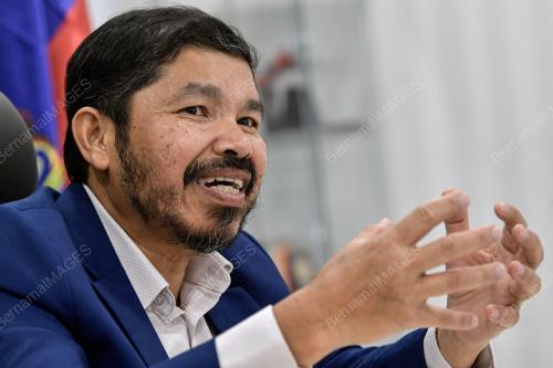 DATUK SERI DR MOHD UZIR MAHIDIN