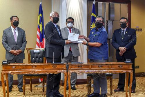 DATUK SERI MAHDZIR KHALID