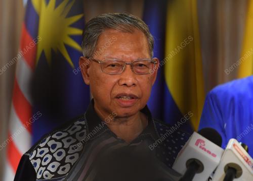 DATUK SERI MUSTAPA MOHAMED