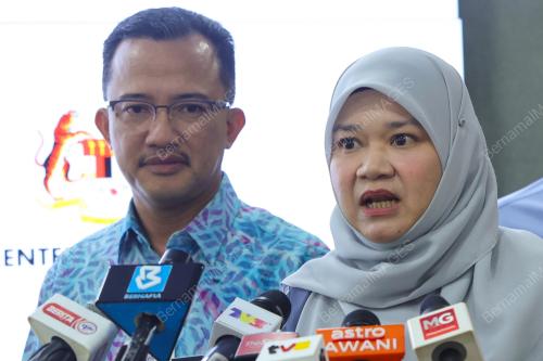FADHLINA SIDEK