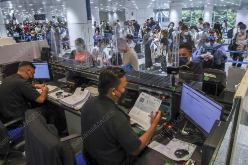 KAUNTER IMIGRESEN KLIA TERMINAL 1