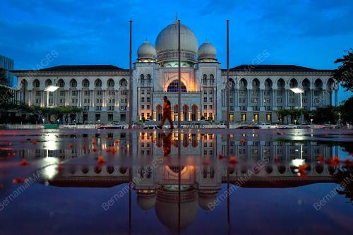 ISTANA KEHAKIMAN