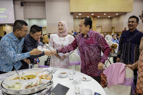 DATUK SERI AHMAD MASLAN