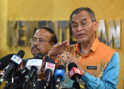 DATUK SERI DR DZULKEFLY AHMAD