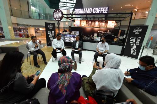 DATUK SERI MUSTAPA MOHAMED