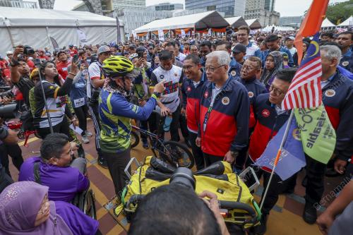 DATUK SERI ISMAIL SABRI YAAKOB