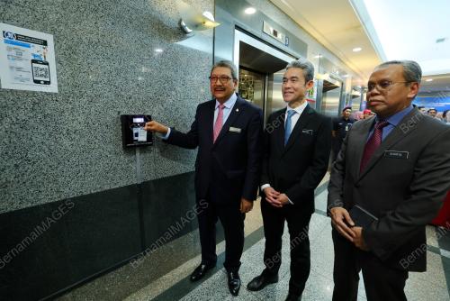 DATUK SERI WAN AHMAD DAHLAN ABDUL AZIZ