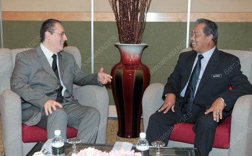 PTJ14_10022011_SYRIA